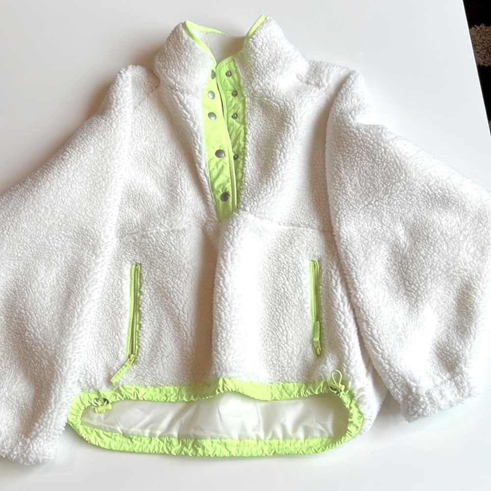 American Eagle white Fluffy Fleece Teddy Plush lined, hanorac style jacket